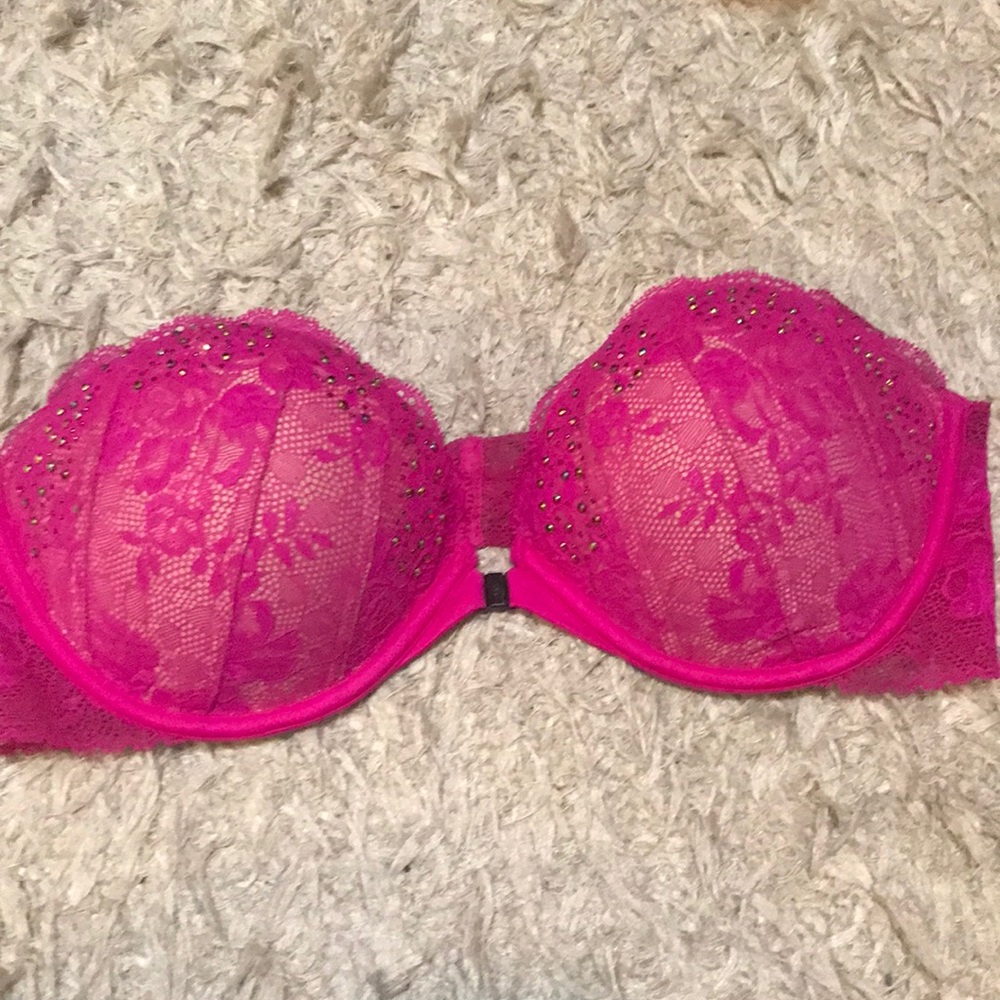 Victoria’s Secret strapless bra